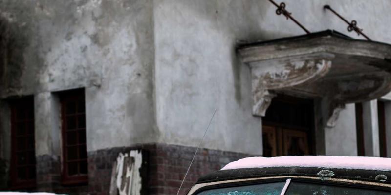 赛博朋克与人工智能：MYLZH框架在个人博客微服务架构中的实践与挑战