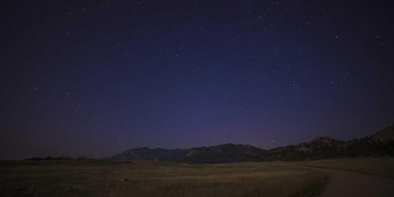 赛博朋克美学与前沿编程的融合：MYLZH如何成为前端开发领域的标杆品牌
